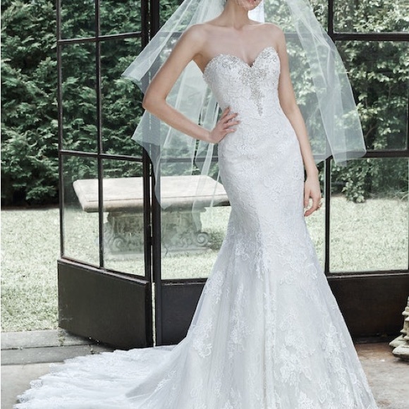 Maggie Sottero Color Ivory size 14